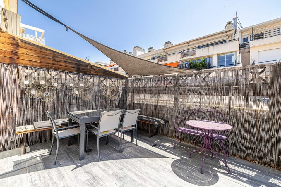 Patio, Day, Balcony/Terrace
