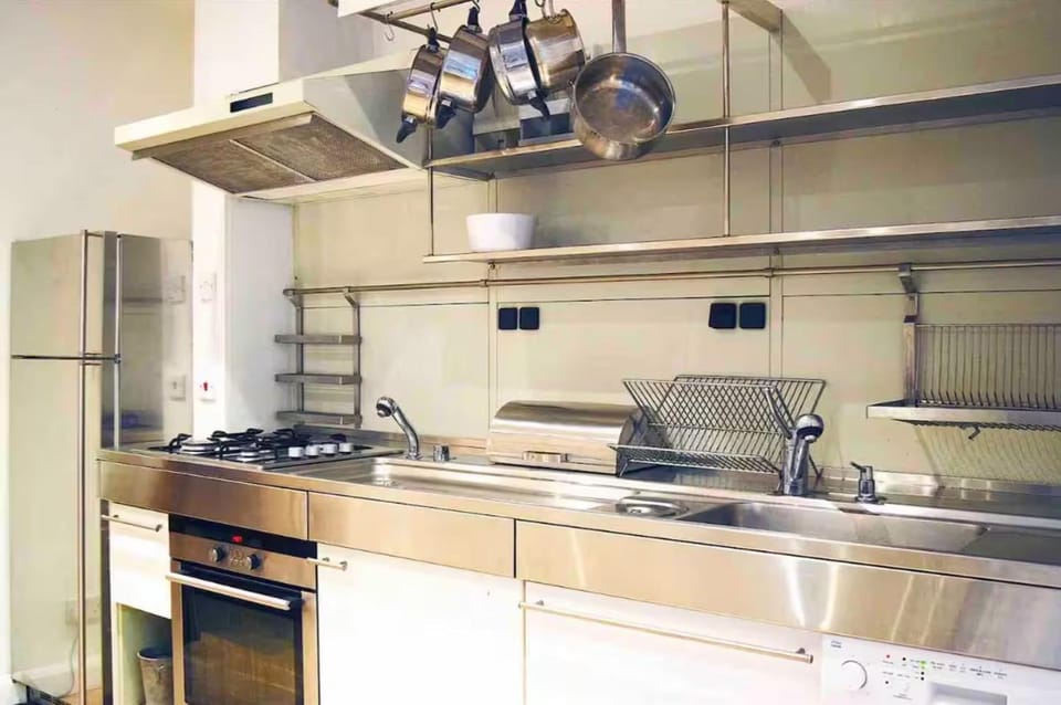 Kitchen or kitchenette, dishwasher