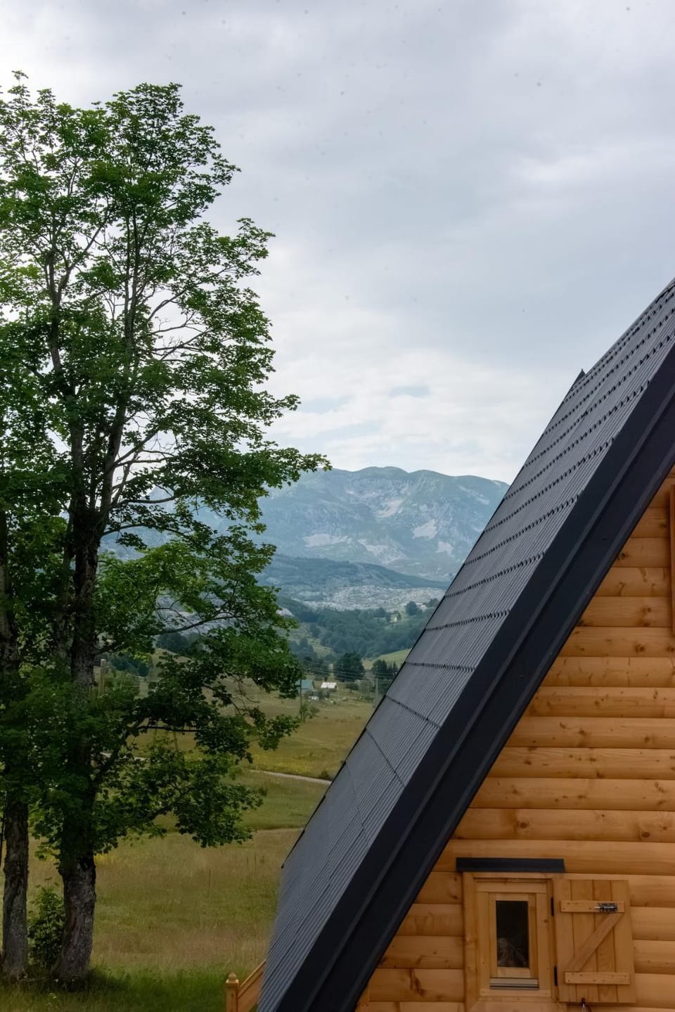 Vinka Mountain Cabin with River View, Nature and Pet Friendly Cabin in Montenegro
