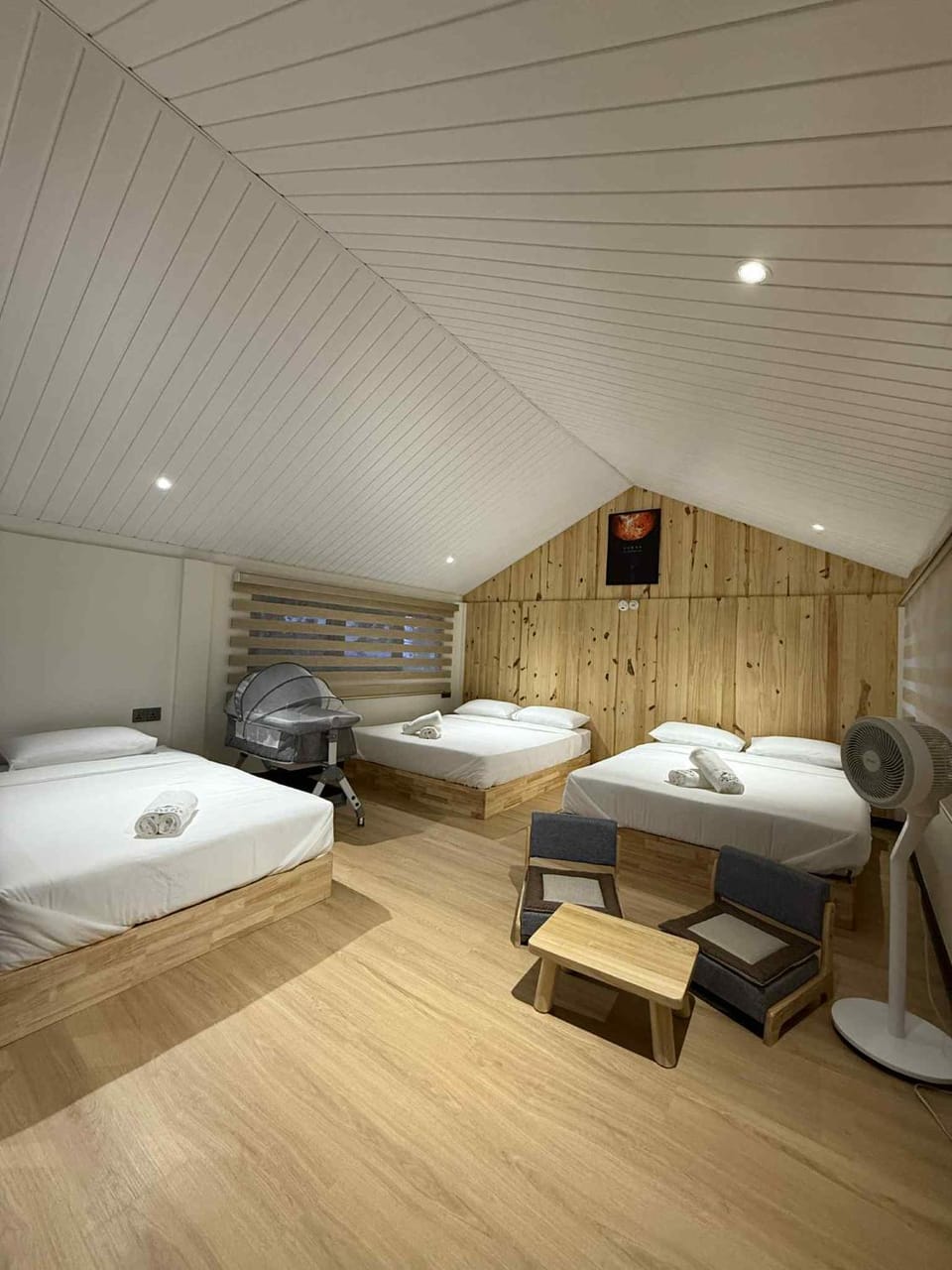 Bed, Photo of the whole room, towels