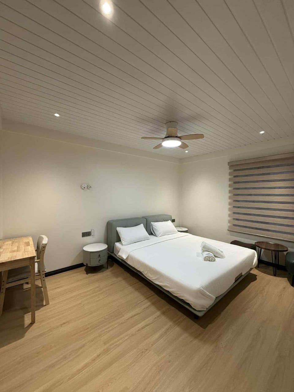 Photo of the whole room, Bedroom