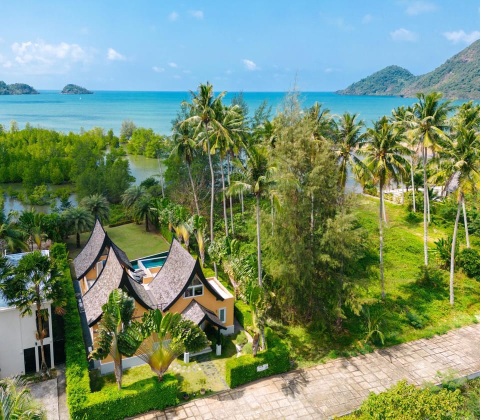 Bird's eye view, Garden view, Mountain view, Sea view