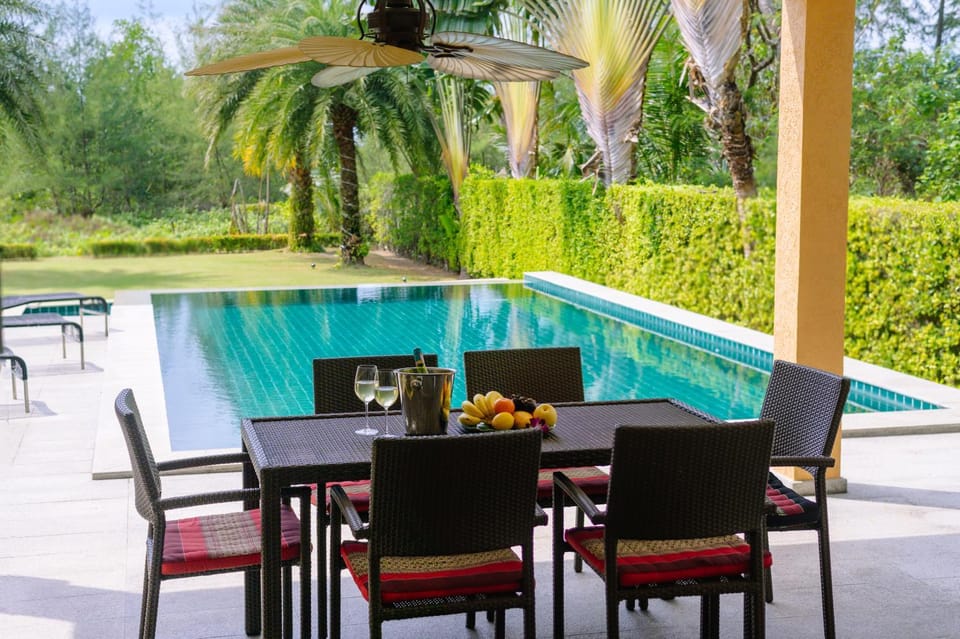 Balcony/Terrace, Dining area, Garden view, Pool view, Swimming pool, furniture
