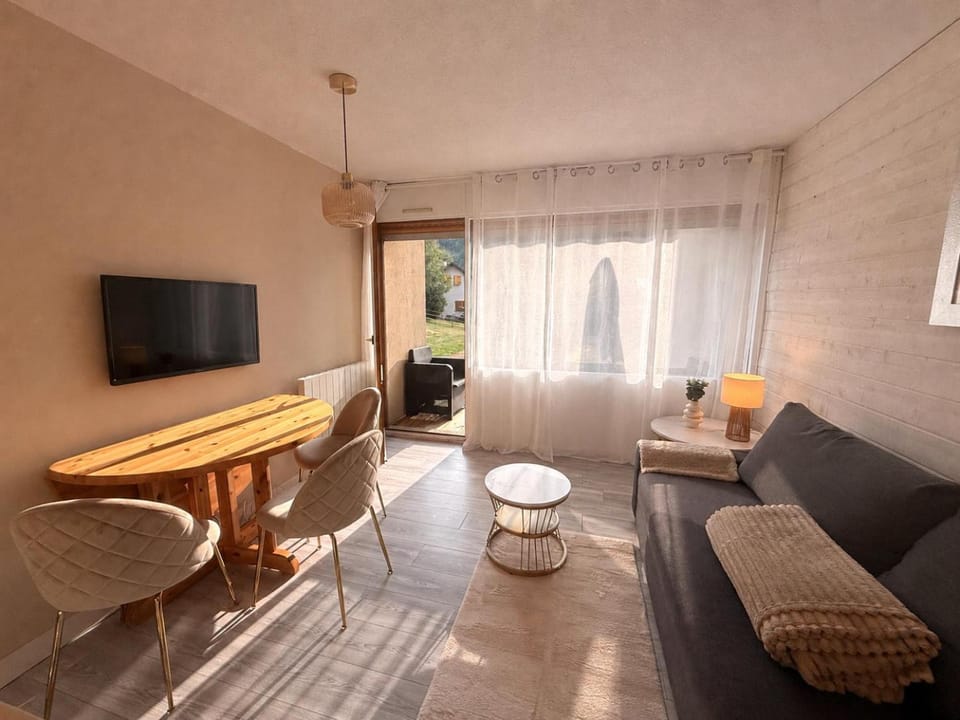 Communal lounge/ TV room, Dining area