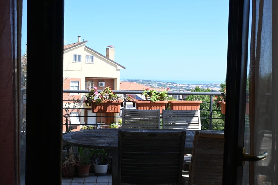 C020 - Camerano, quadrilocale con terrazza panoramica Apartment in Marche