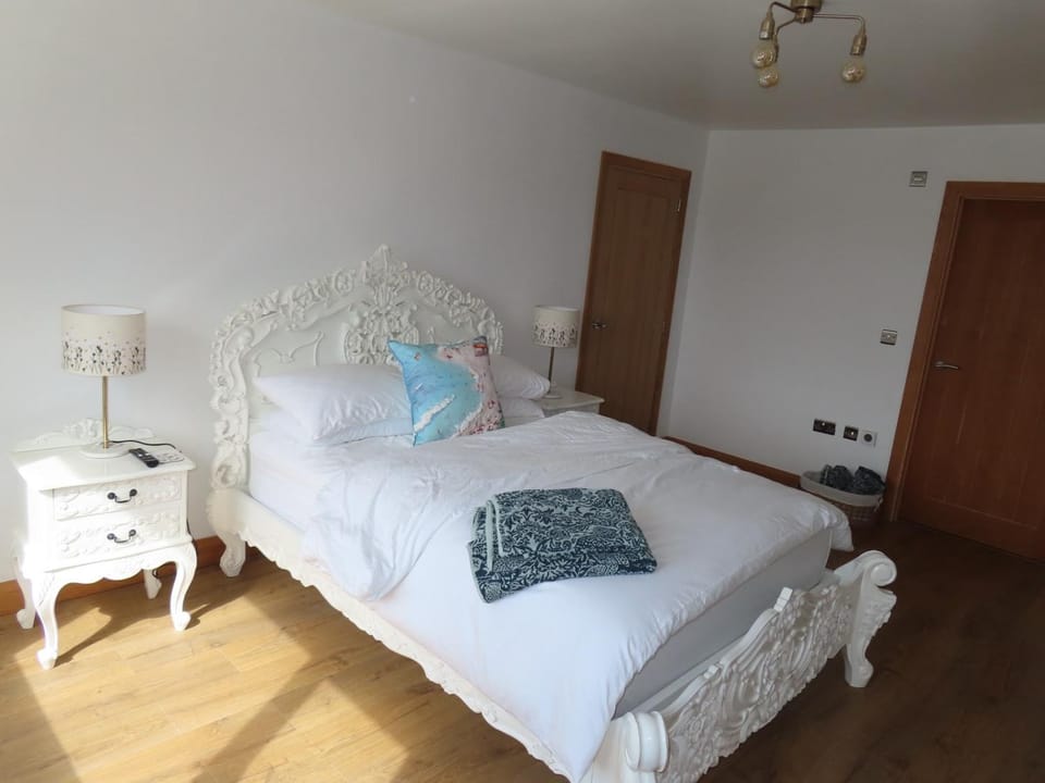 Bedroom, towels