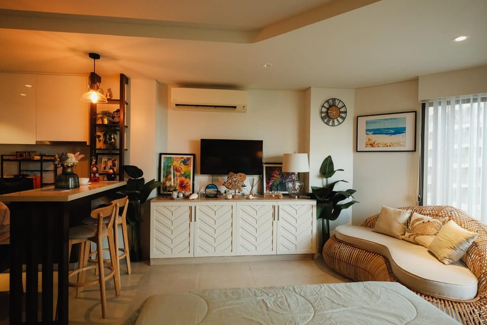 Communal lounge/ TV room, TV and multimedia, Dining area