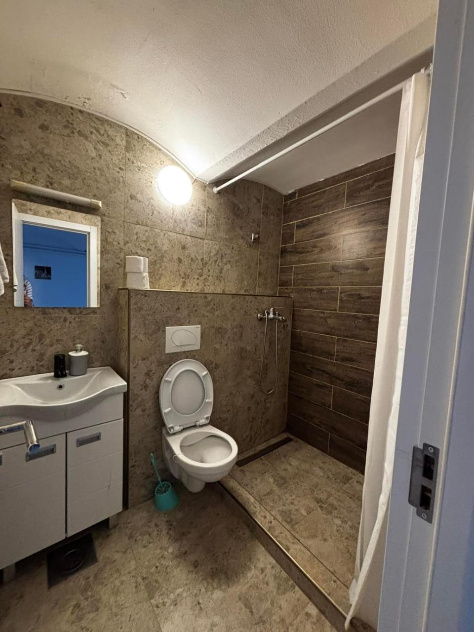 Shower, Toilet, Bathroom