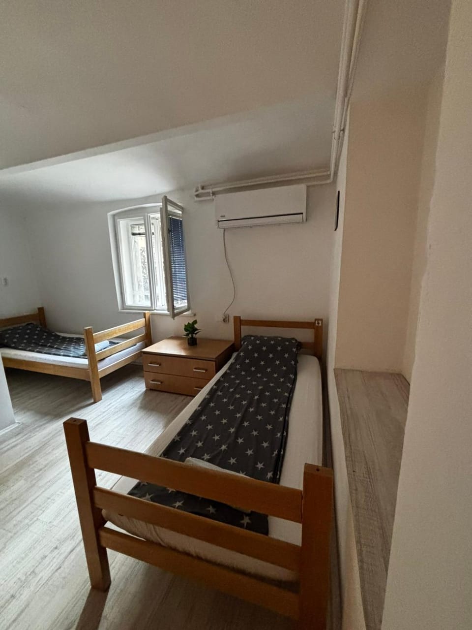 Bedroom, air conditioner