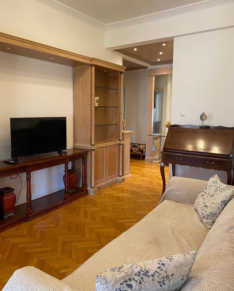 Vintage apartment Flisvos Apartment in South Athens