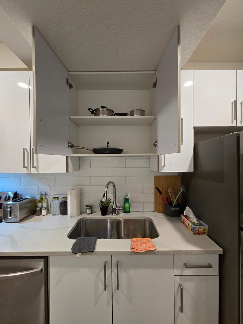 Kitchen or kitchenette