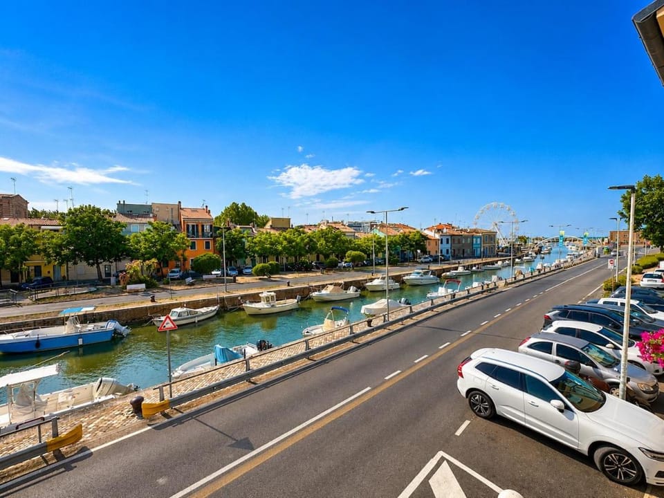 Day, Neighbourhood, Natural landscape, City view, River view, Parking