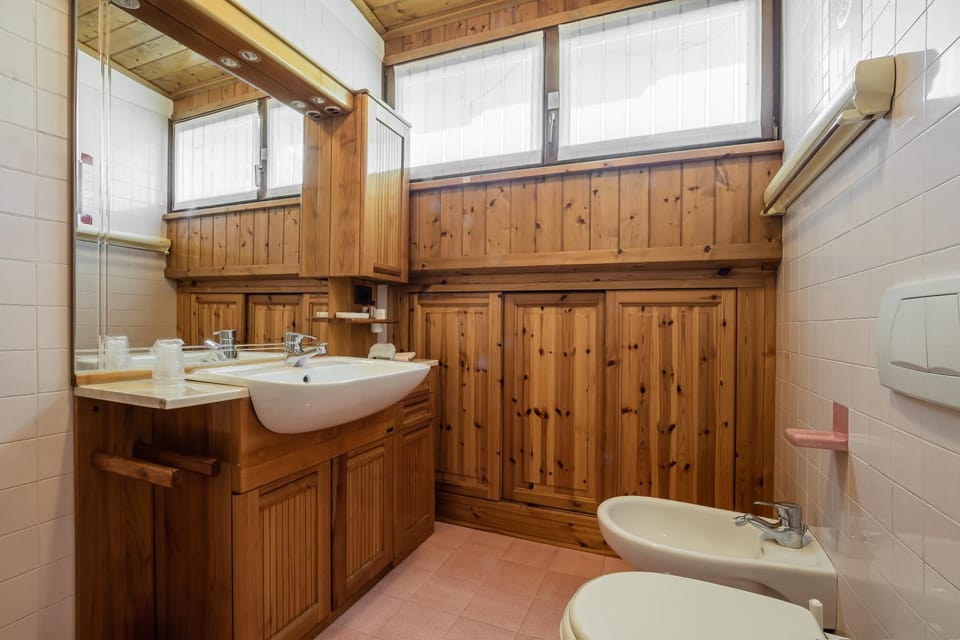 Shower, Toilet