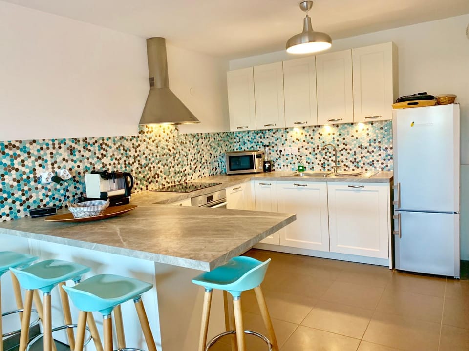 Coffee/tea facilities, Kitchen or kitchenette, Dining area