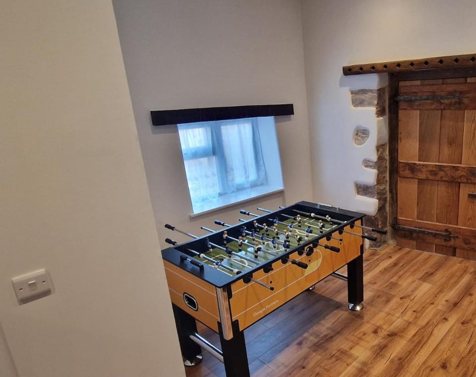 Fabulous family farmhouse on private wine estate Villa in Forest of Dean