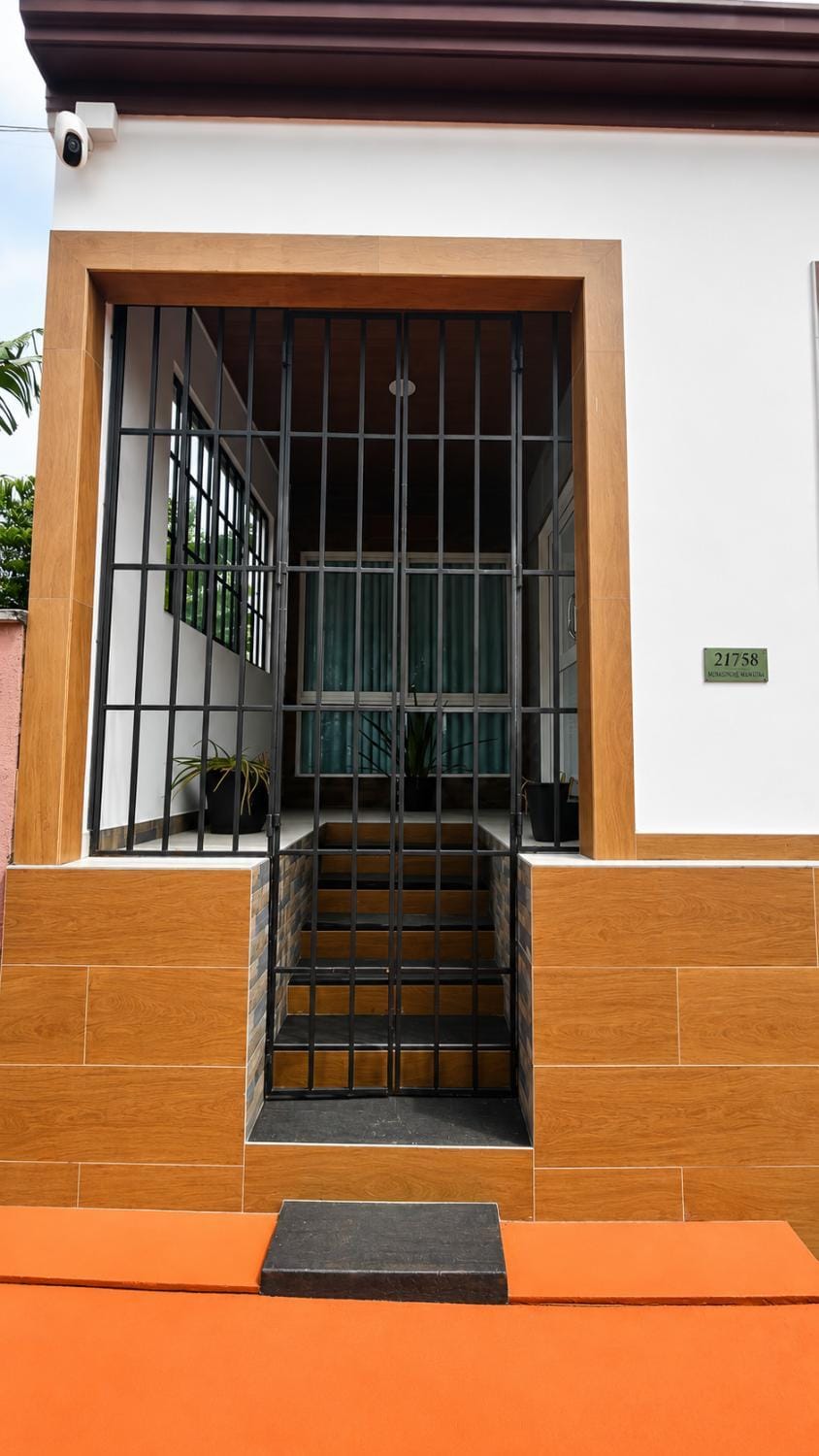 Facade/entrance