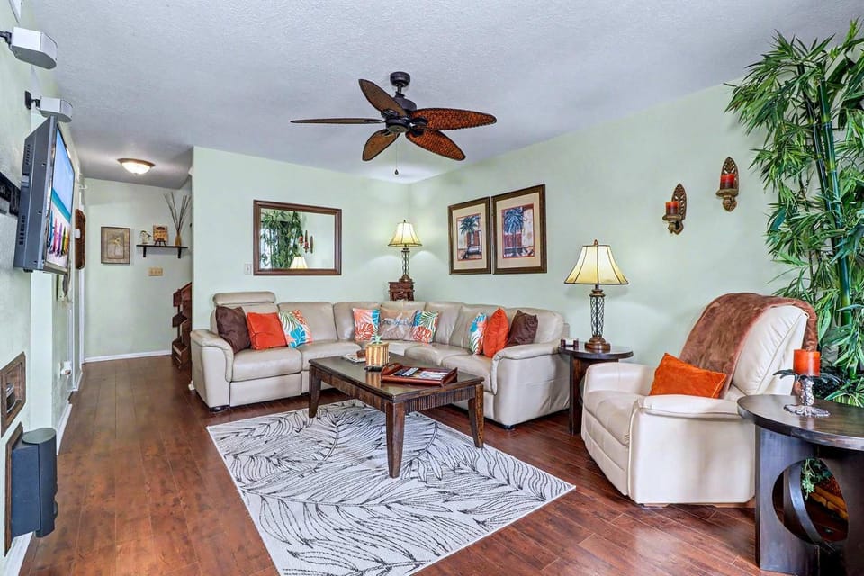 Sunset Gulf Views 2-Min Walk to Beach Pool Apartment in Indian Rocks Beach