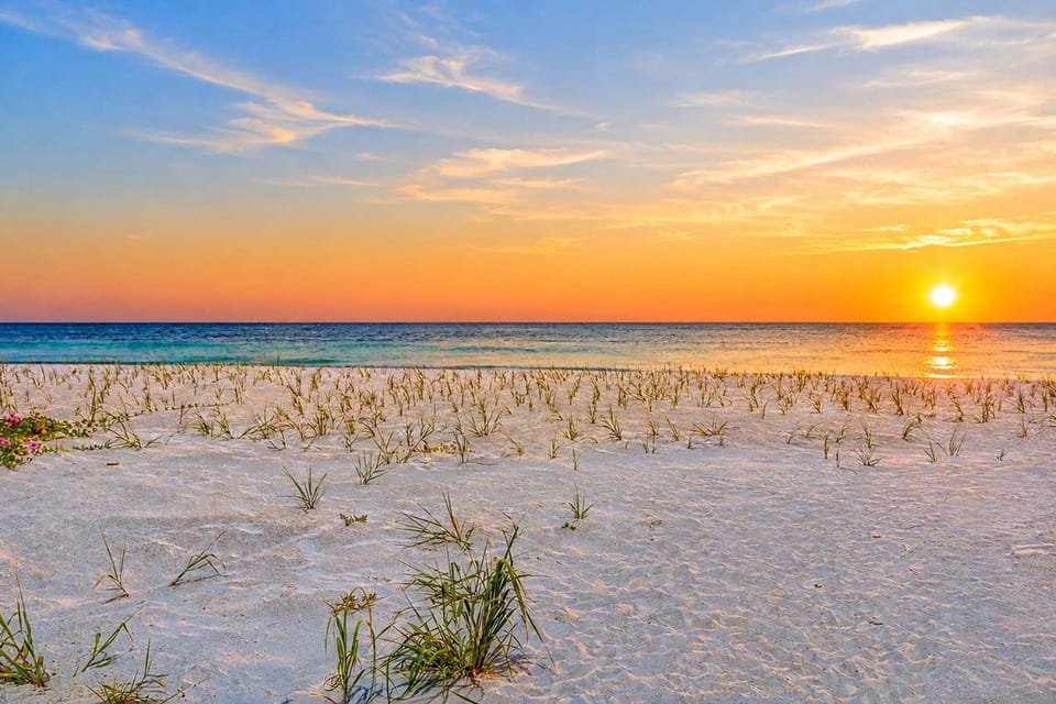 Sunset Gulf Views 2-Min Walk to Beach Pool Apartment in Indian Rocks Beach