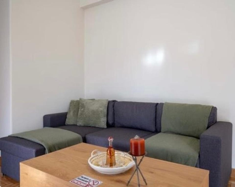 Stylish 5th Floor Retreat, Athens Apartment in Athens