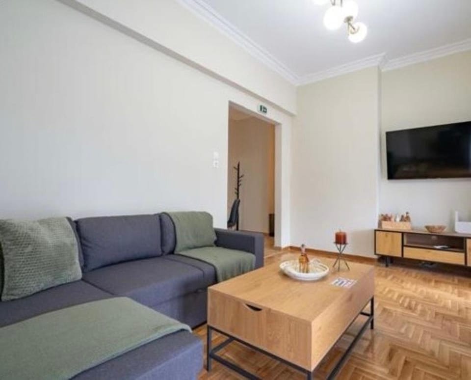 Stylish 5th Floor Retreat, Athens Apartment in Athens