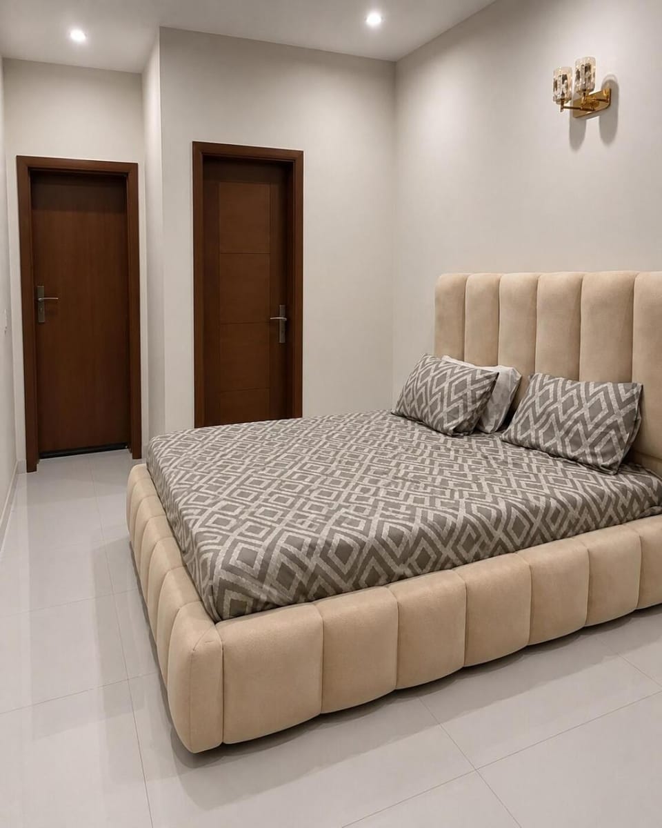 2bhk appartment- attach bath - kitchen Apartment in Lahore
