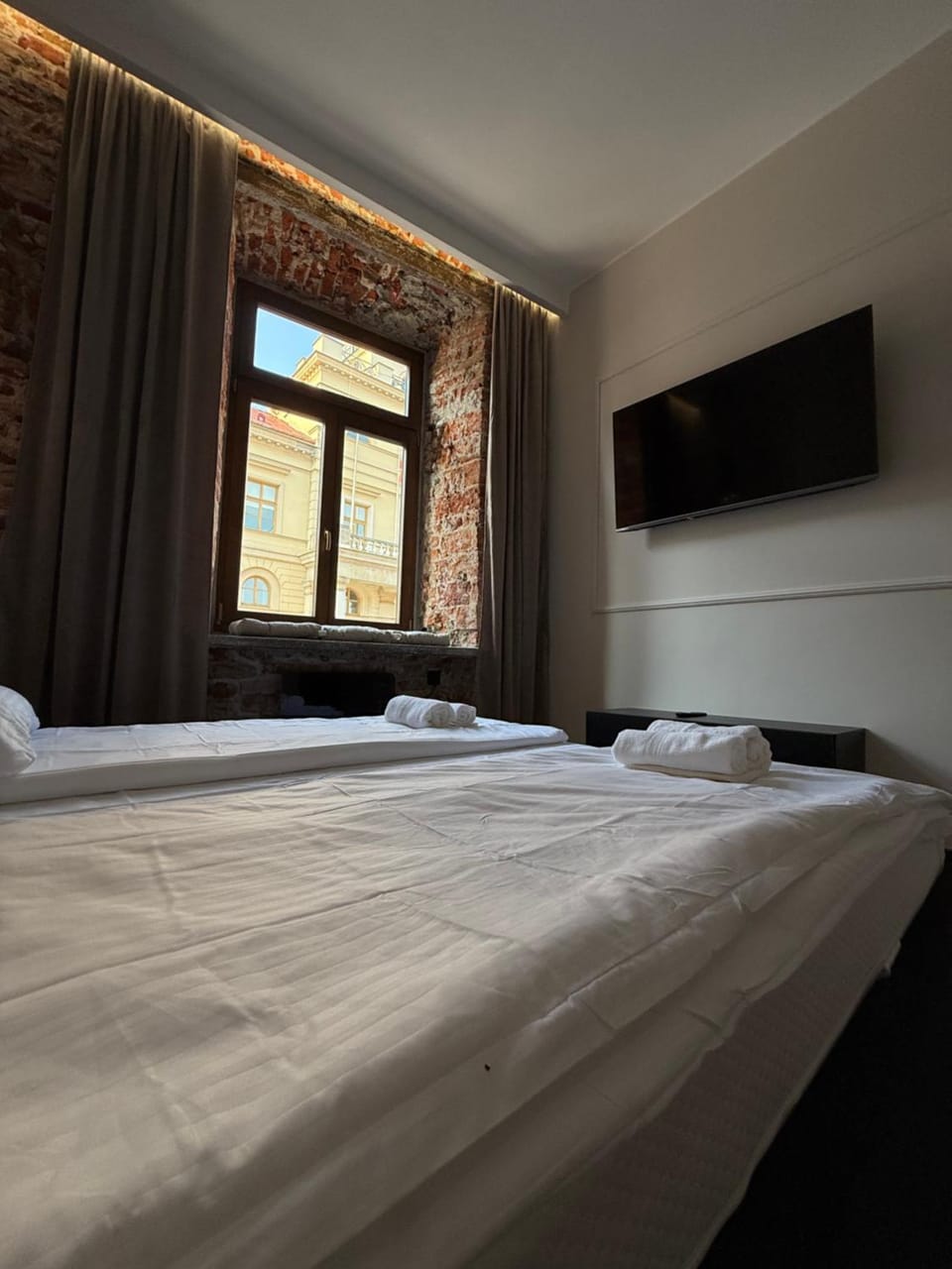 Bed, TV and multimedia, Photo of the whole room