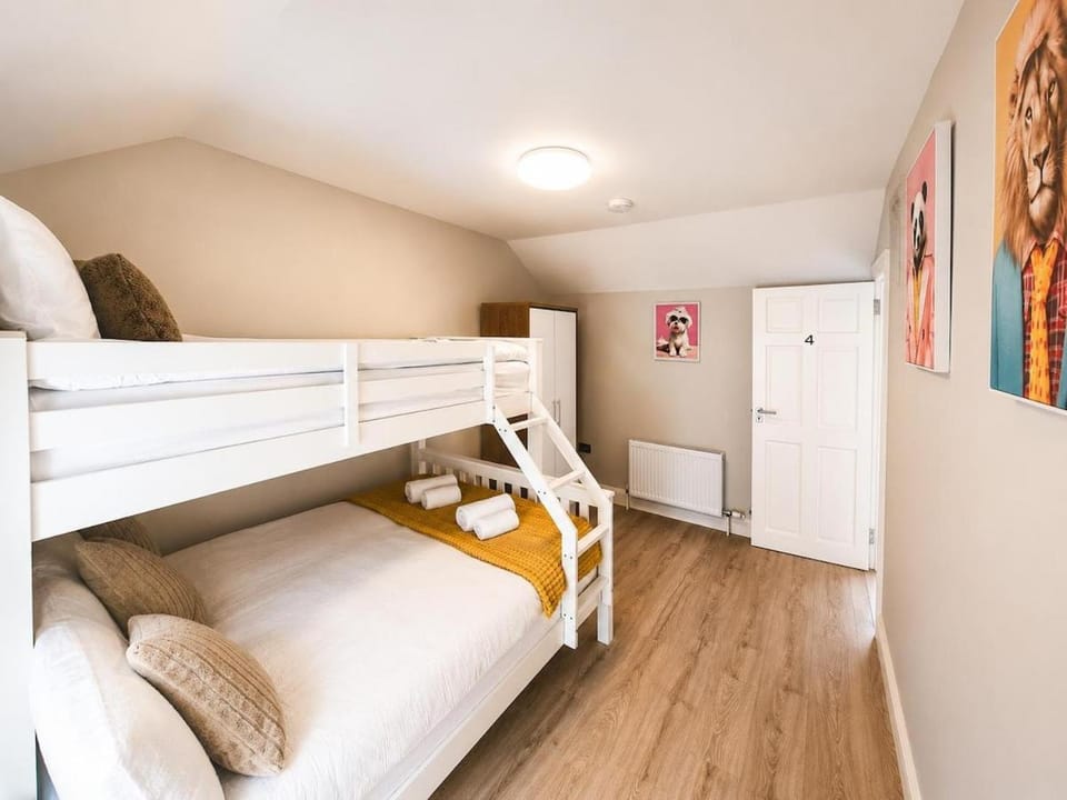 Bed, Bedroom, bunk bed