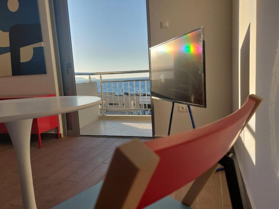 Luminous Seafront Studio - Heart of the City Apartment in Heraklion