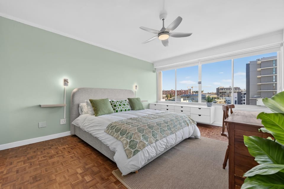 Bed, View (from property/room), Bedroom, City view