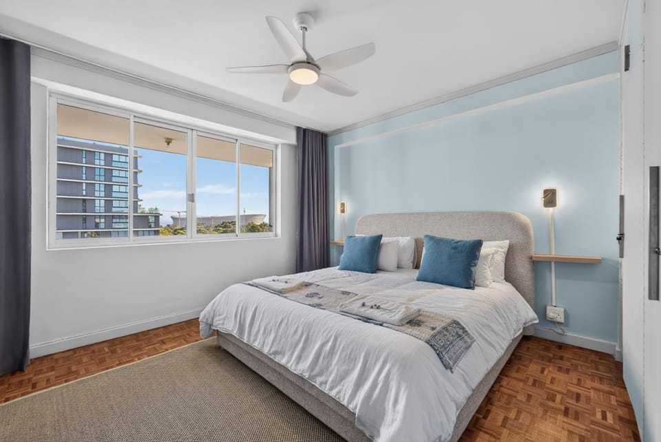 Bed, View (from property/room), Bedroom, City view