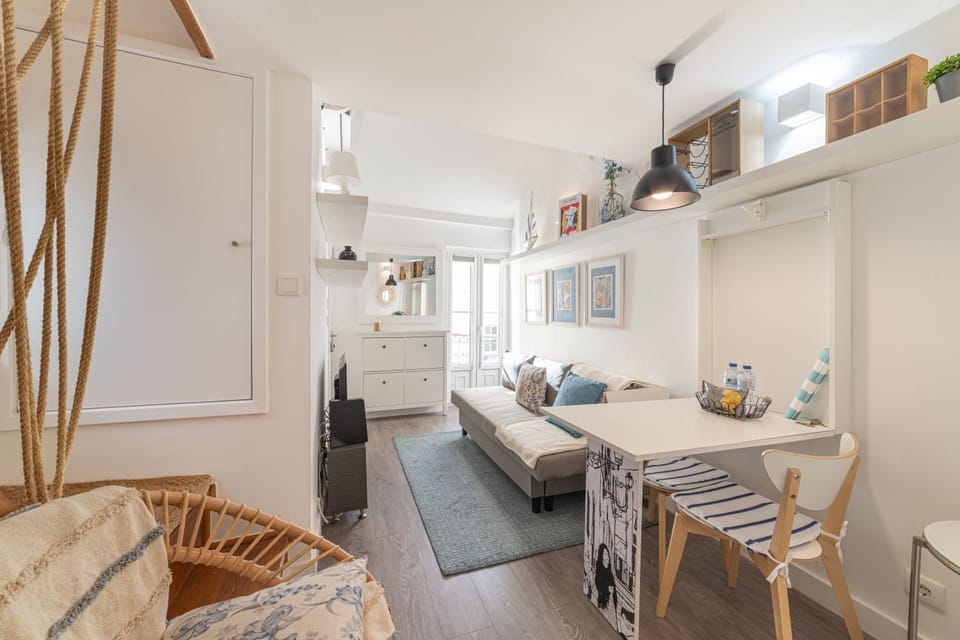 Living room, Seating area, Dining area, air conditioner