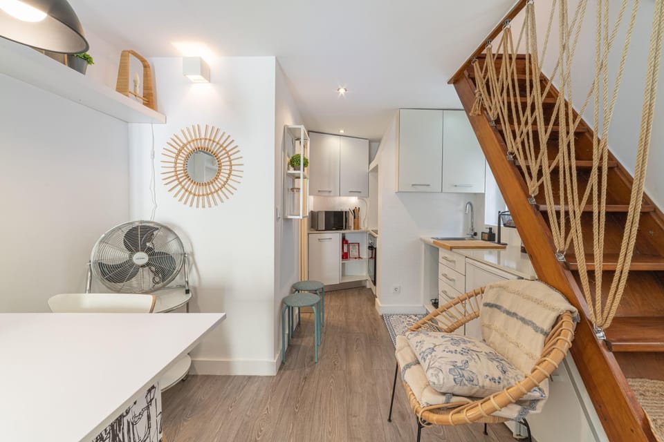 Kitchen or kitchenette, Seating area