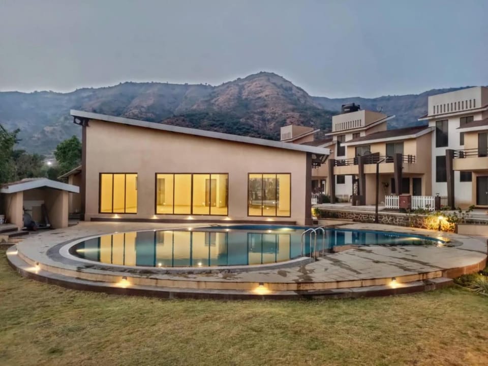 Natural landscape, Mountain view, Pool view, Swimming pool, sunbed