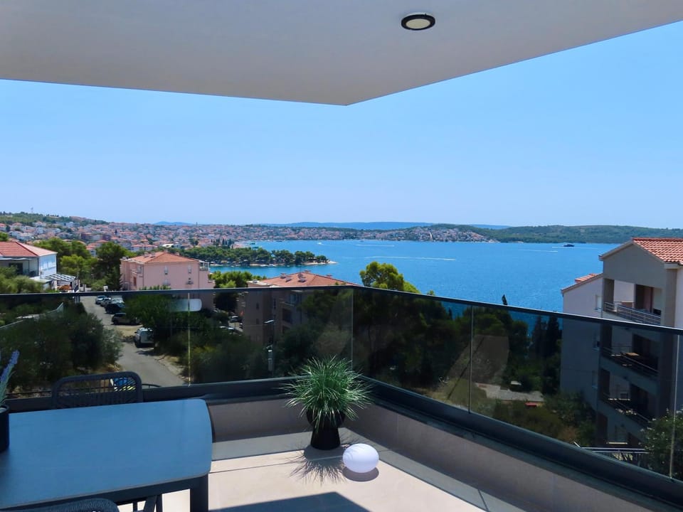 View (from property/room), Balcony/Terrace, Sea view