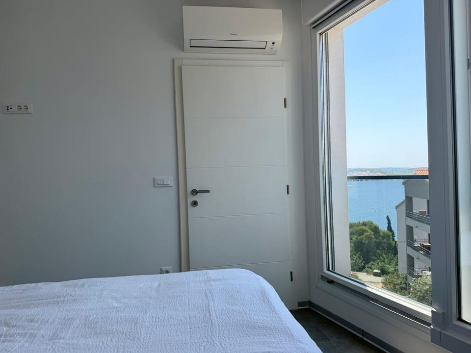 Bed, View (from property/room), Photo of the whole room, Sea view, air conditioner