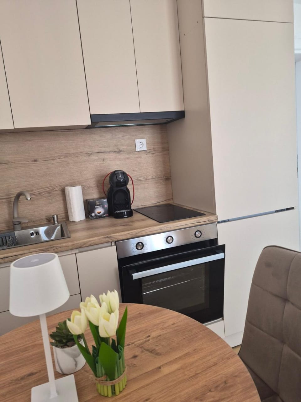 Coffee/tea facilities, Kitchen or kitchenette, Dining area