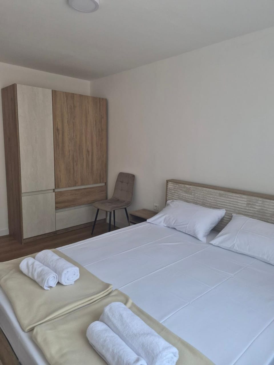 Bed, Photo of the whole room, Bedroom, wardrobe