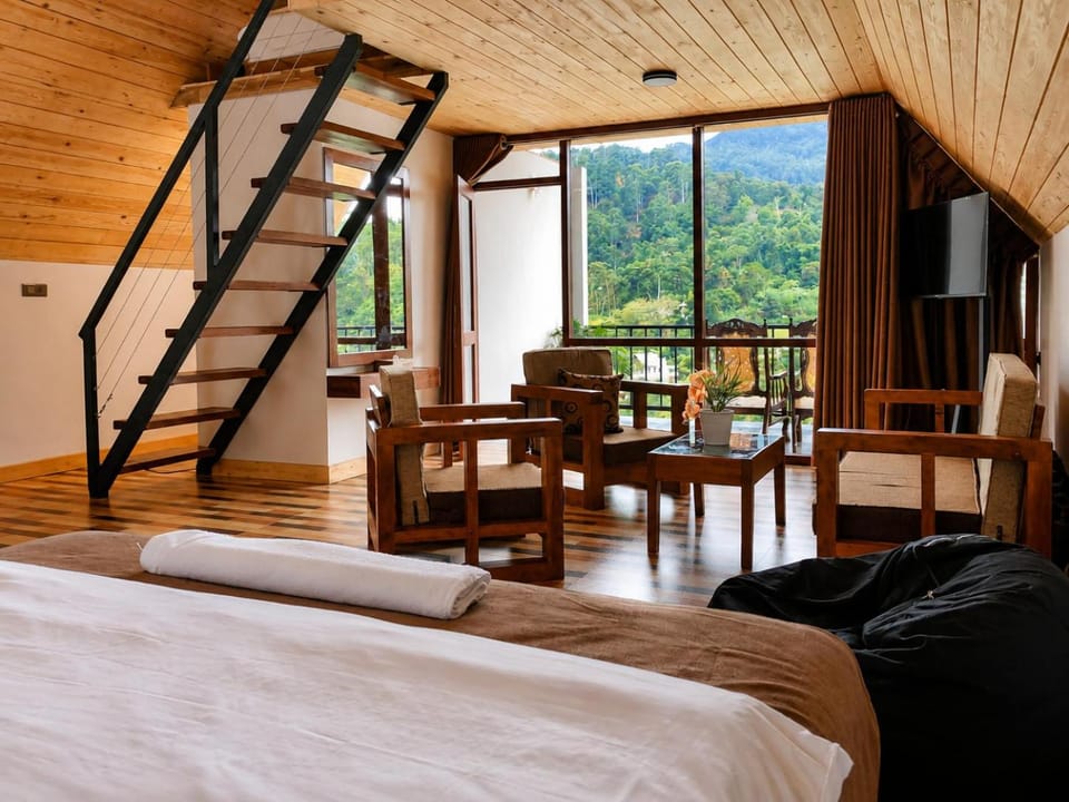 Bed, TV and multimedia, View (from property/room), View (from property/room), Mountain view, Mountain view