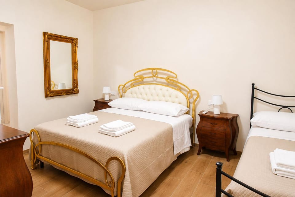 Bedroom, towels