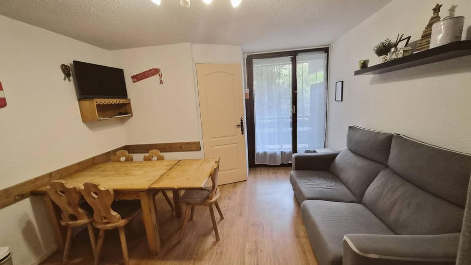 Panoramic 126 Apartment in Manigod