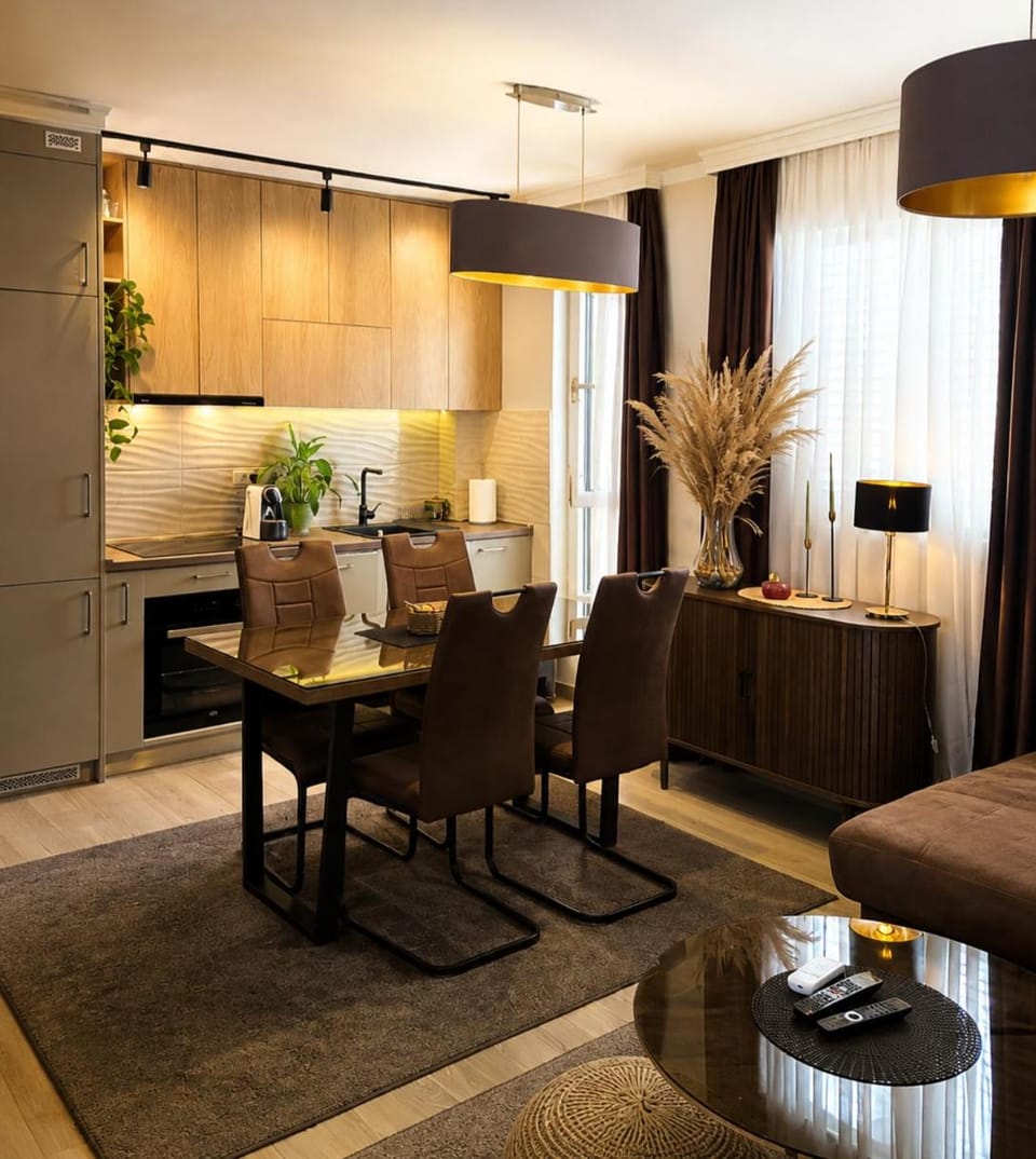 Kitchen or kitchenette, Seating area, Dining area