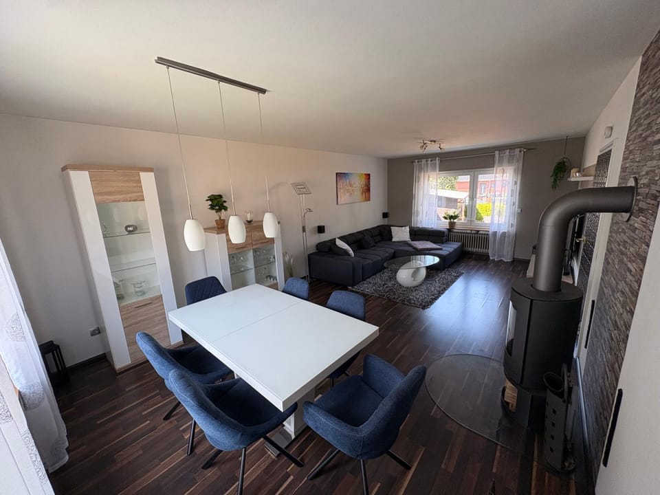 Living room, Dining area, Food, Lunch, Dinner