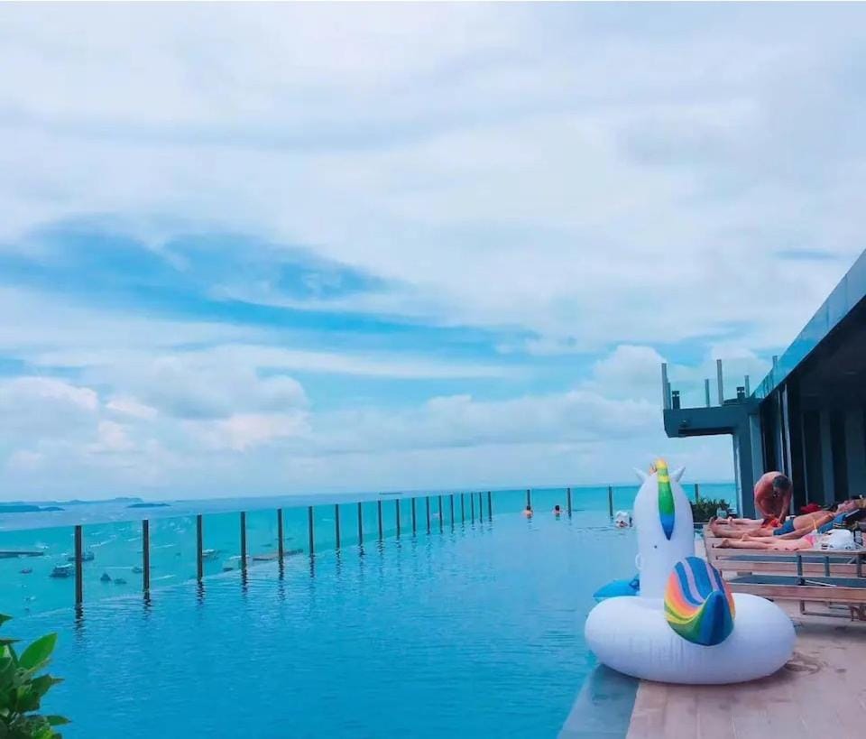 Sea View 2 Bed Room Excellent Location Apartment in Pattaya City