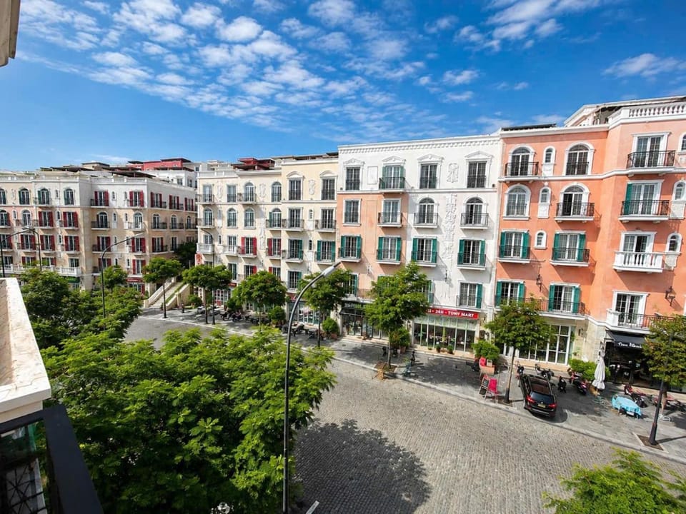 Day, Neighbourhood, City view, Street view, Location