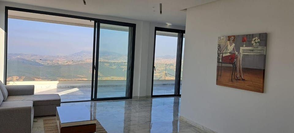 Living room, Mountain view, Sea view