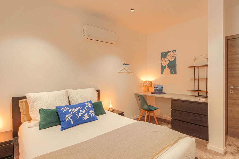 Bed, Photo of the whole room, Bedroom, air conditioner