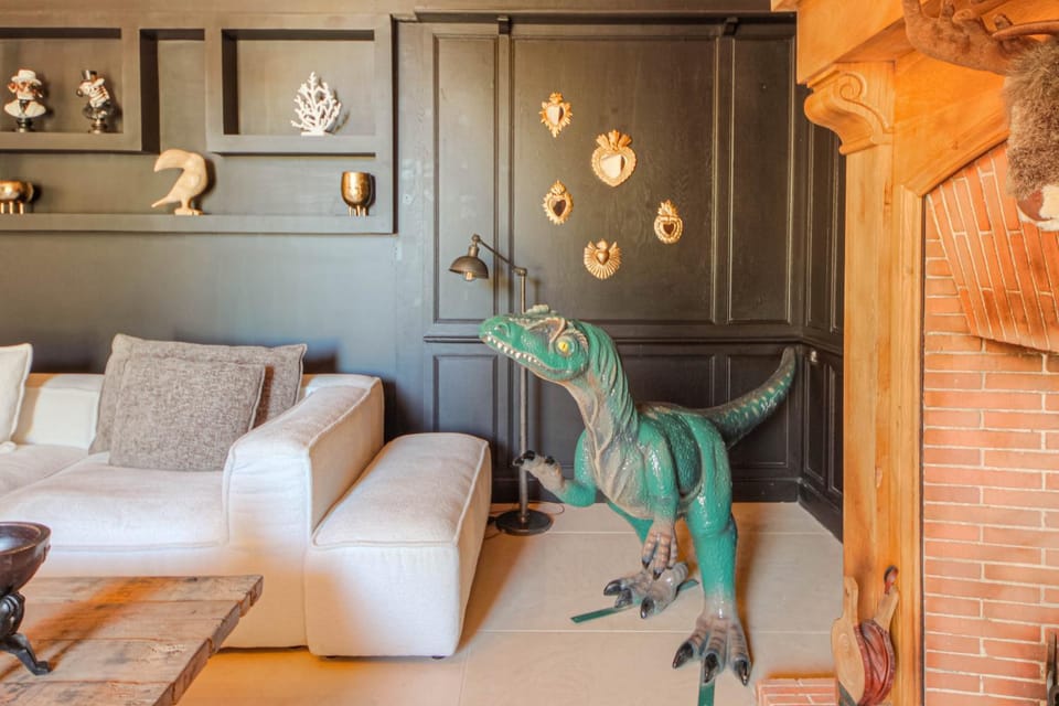 Living room, Decorative detail, Seating area