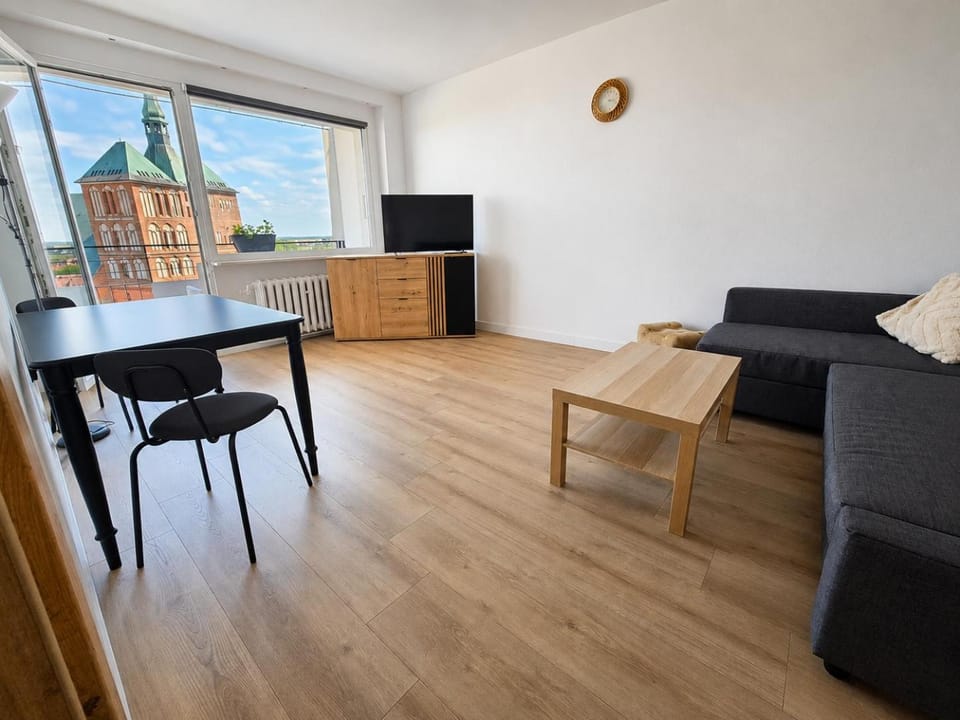 Communal lounge/ TV room, TV and multimedia, Living room, Seating area, Evening entertainment