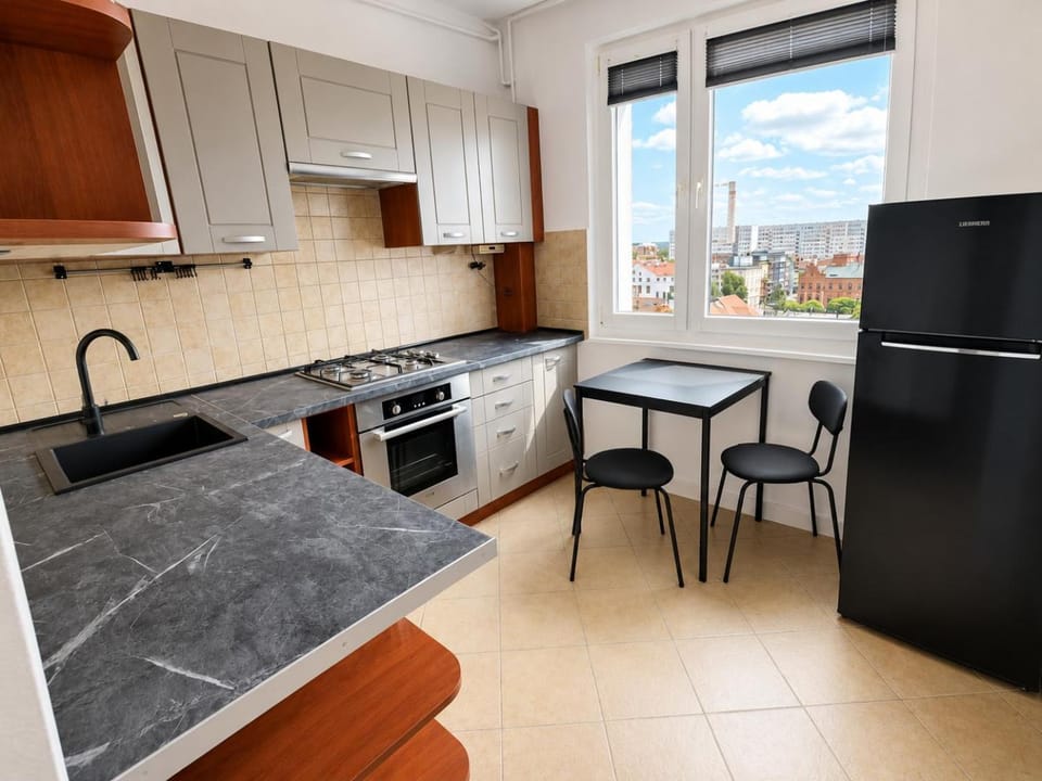 Kitchen or kitchenette, Dining area, dishwasher, oven, stove