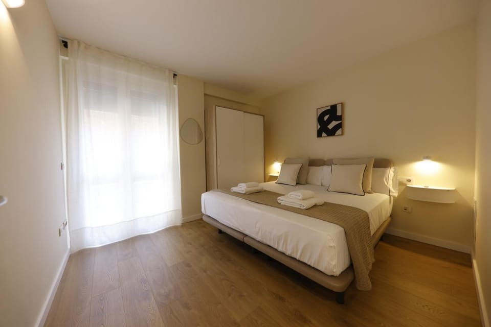 Bed, Bedroom, towels, wardrobe